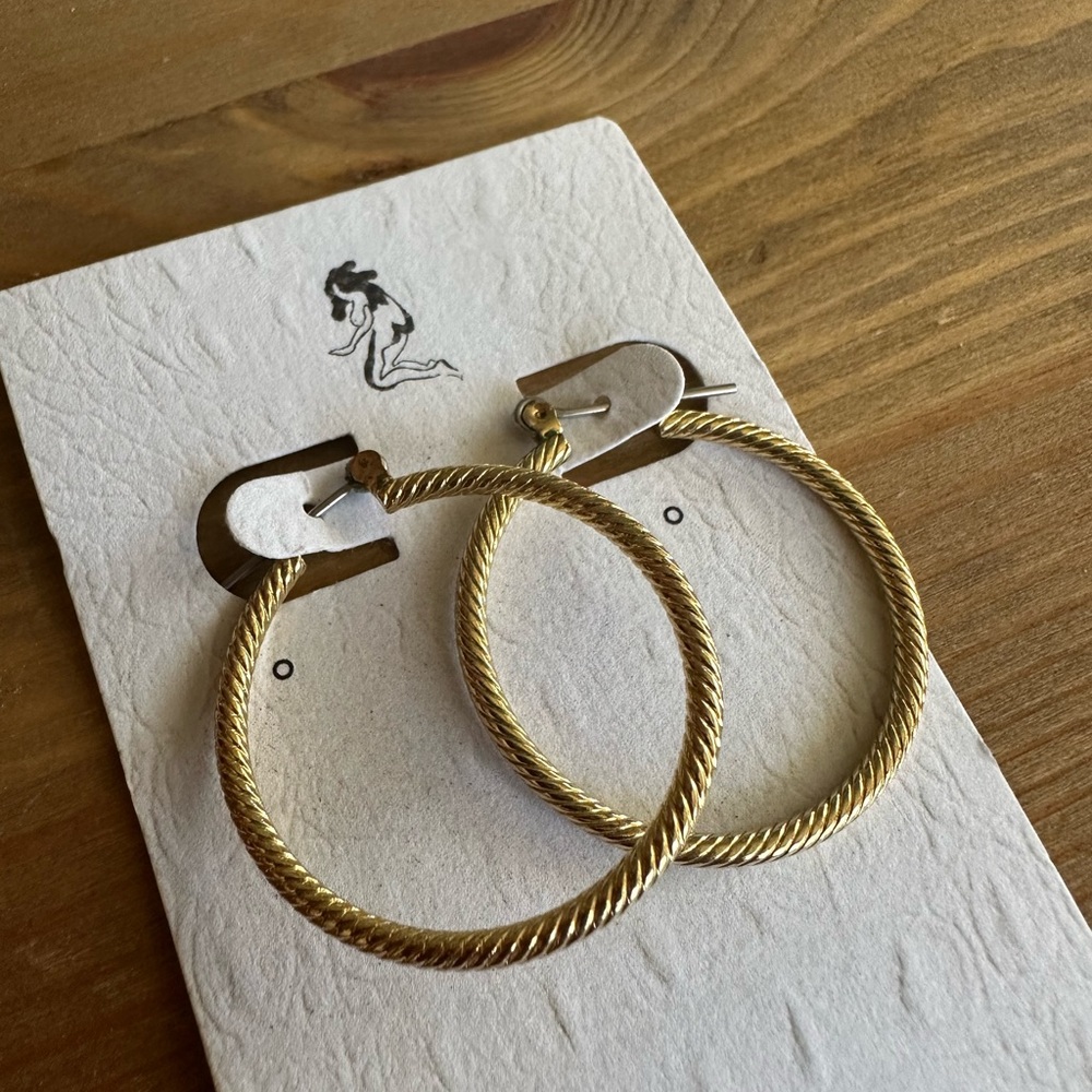 Vintage Ribbed Gold Plated Costume Jewelry Hoop Earrings